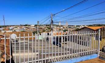 Imagem 6: Casa com 193 m2 de área útil 295,00 m2 de terreno - 2 dormitórios, 1 suite, 2 banheiros, 1