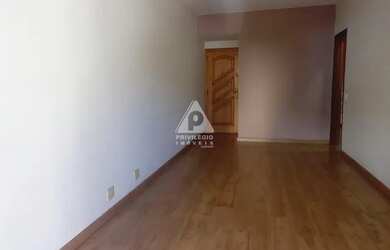 Imagem 3: Excelente apartamento de 02 quartos com varanda ampla, vista livre e sol da manhã