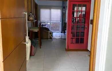 Imagem 5: Belíssima casa no Ecoville, com 3 dormitórios sendo uma ampla suíte com closet e banheira