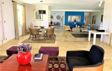 Imagem 2: Bela casa duplex, aluguel e venda com 830 m², 7 suítes, pé na areia, V.do Atlântico, L.de