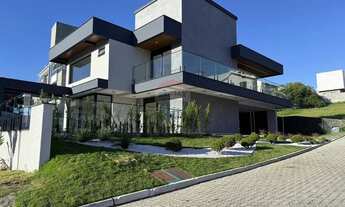 Imagem 4: Oportunidade: Casa com 4 suítes amplas a 100m do mar nos Ingleses