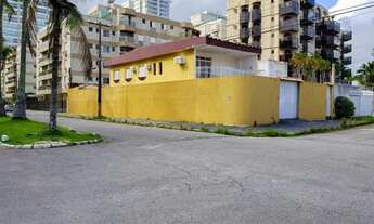 Imagem 2: Casa à venda em Guarujá, Jardim Três Marias, com 7 quartos, com 280 m²