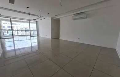 Imagem 2: Imóvel para venda tem 166 metros quadrados com 4 quartos em Barra Olímpica - Rio de Janeir