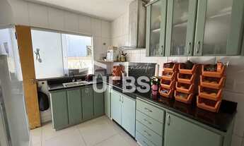 Imagem 5: Casa térrea com aquecimento solar na piscina, banheiros e luminárias