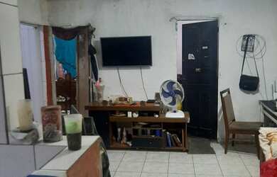 Imagem 3: Troco uma casa de dois andares com quintal grande fora o terreno do lado em outra casa