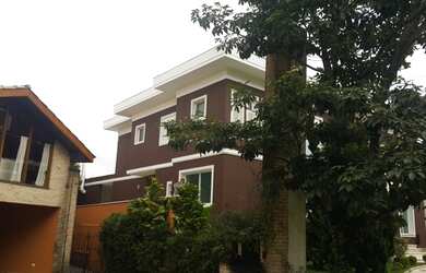 Imagem 4: Casa de condomínio com 4 suítes todas com cloused sendo uma Master e piscina