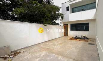 Imagem 2: CASA GEMINADA INDIVIDUAL COM 4 QUARTOS, 1 SUÍTE E EXCELENTE, À VENDA NO BAIRRO SANTA MÔNIC