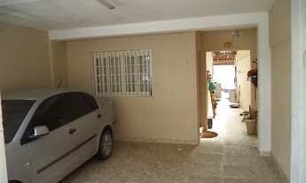 Imagem 2: Sobrado para venda tem 200 metros quadrados com 2 quartos e churrasqueira