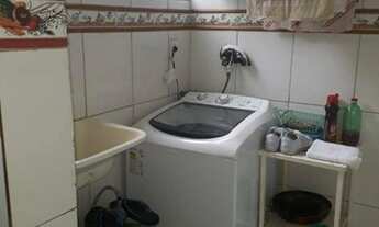 Imagem 6: Apartamento de 2 quartos com área de serviço. Escada, 2º andar. Próximo a todo o comércio