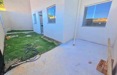 Imagem 2: Casa com 2 Quartos à Venda, 80m² por R$ 199.000