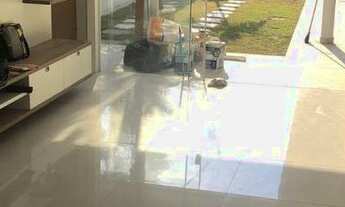 Imagem 4: Casa de condomínio para venda possui 272 metros quadrados com 4 quartos