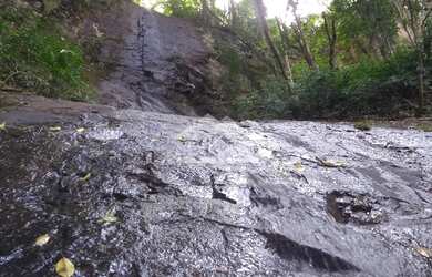 Imagem 3: Área de terra com córrego e cascata localizada em Linha Nova