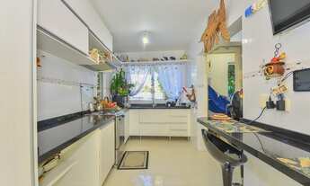 Imagem 7: Casa para venda possui 271 metros quadrados com 3 quartos em Seminário - Curitiba - PR