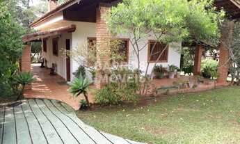 Imagem: Chácara com churrasqueira e piscina em