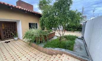 Imagem 2: Casa para venda tem 370 metros quadrados com 4 quartos em Jardim Cuiabá - Cuiabá - MT