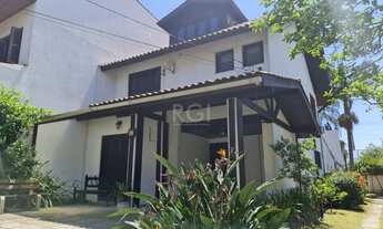 Imagem 2: Porto Alegre - Casa Padrão - Cavalhada