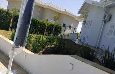 Imagem 7: Casa de condomínio para venda possui 410 metros quadrados com 4 quartos