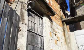 Imagem: Troco uma casa de dois andares com quintal