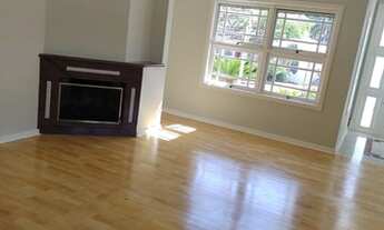 Imagem 5: Casa de condomínio para venda possui 410 metros quadrados com 4 quartos