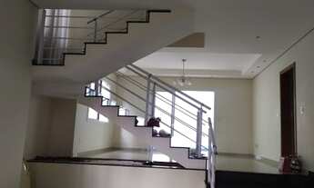 Imagem 4: Casa com piscina para locação no Portal do Jequitibá em Valinhos!