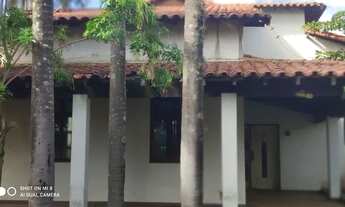 Imagem 2: Casa com aproximadamente 439 m² de área construída e 1600 m² de área territorial com 05 q