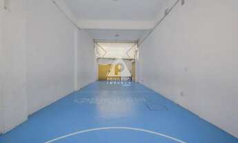 Imagem: Prédio de 4 andares, 7 salas e 6 banheiros