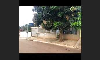 Imagem 3: Casa toda murada no asfalto