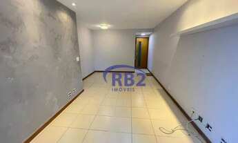 Imagem 2: Apartamento de 2 quartos com armários planejados em prédio com piscina ao lado do MarlyCru