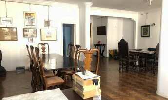 Imagem: Grande apartamento com 4q a duas quadras