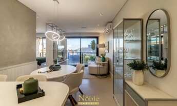 Imagem 3: Studio decorado com sacada e vista mar