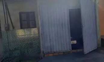 Imagem: Casa em Bragança com carro e móveis