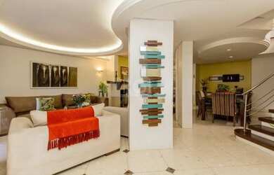 Imagem 5: EXCELENTE CASA COM 5 SUÍTES E 4 VAGAS DE GARAGEM