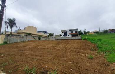 Imagem 4: Terreno disponível para contrução, feito muro de arrimo está com terraplanagem pronto para