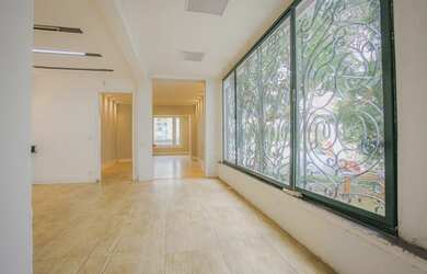 Imagem 2: Sobrado para aluguel e venda possui 180 metros quadrados com 2 quartos