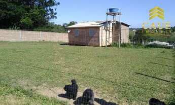 Imagem 6: Sítio c/chalé em local com portão de acesso e lago