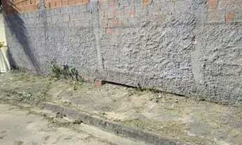 Imagem 3: Vendo um terreno todo murado