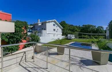 Imagem 5: Excelente casa em condomínio com 3 suítes, piscina e 3 vagas de garagem