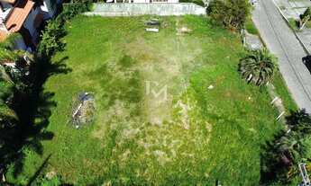 Imagem 2: Terreno de esquina com 900 m² na quadra do mar em Jurerê Internacional, Florianópolis