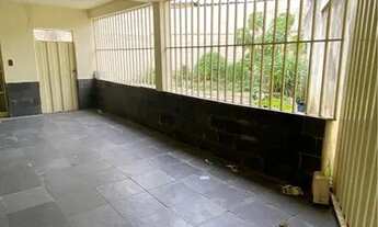 Imagem 5: Casa com 4 quartos e 4 lojas em ótima localização