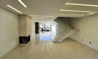 Imagem 4: Casa Nova em Condomínio Nobre com Infraestrutura Completa e Acesso Facilitado