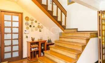 Imagem 6: Casa de 333m² com 4 dormitórios, pátio com piscina, espaço gourmet com churrasqueira e 4 v