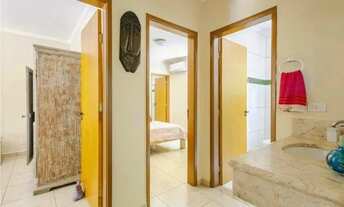 Imagem 3: Excelente casa térrea com bastante área verde disponível para venda ou locação em Juquehy!