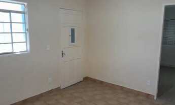 Imagem 5: Aluga-se uma casa com área de comércio no fundo. 3 quartos, sala, cozinha 4 banheiros