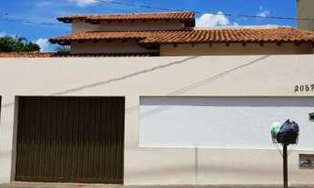 Imagem: Alugo (R$1.800,00) casa (3 suítes) no Centro