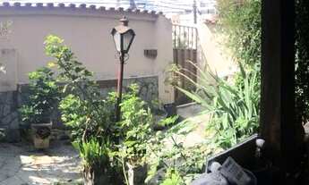 Imagem 2: Casa para venda tem 211 metros quadrados com 3 quartos em Sagrada Família - Belo Horizonte