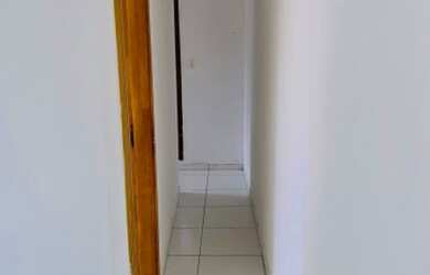 Imagem 5: Aptº 2/4, sala, cozinha, banheiro e pequena área de serviço. 3º andar ESCADAS