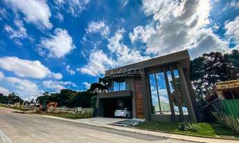 Imagem 3: Casa de Alto Padrão em Condomínio a Venda, localizada em Santa felicidade. Curitiba-PR