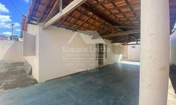 Imagem 3: Casa para Venda em Montes Claros, JK, 5 dormitórios, 1 suíte, 3 banheiros, 4 vagas