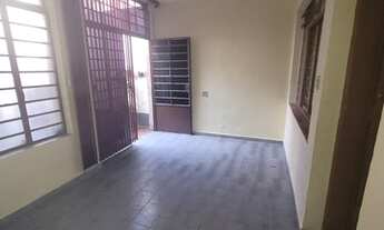 Imagem 2: Casa térrea, 01 vaga, quintal compartilhado, agua e luz separado, próximo ao metro V. Mati