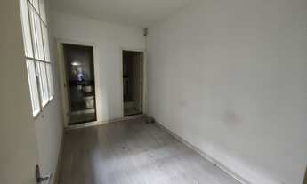 Imagem 2: Loja de rua na Savassi com vaga na porta